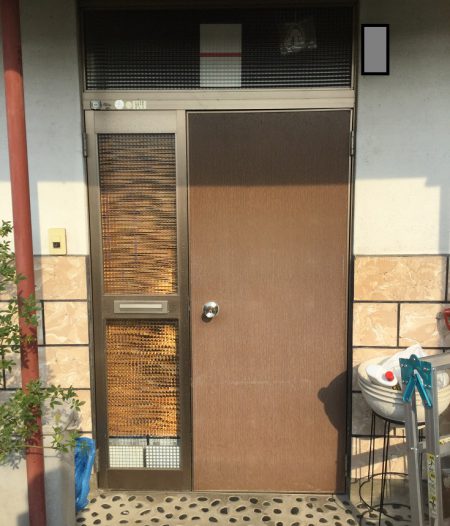 玄関カバー工法