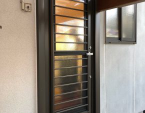 勝手口ドアリフォーム カバー工法