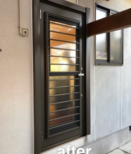 勝手口ドアリフォーム カバー工法